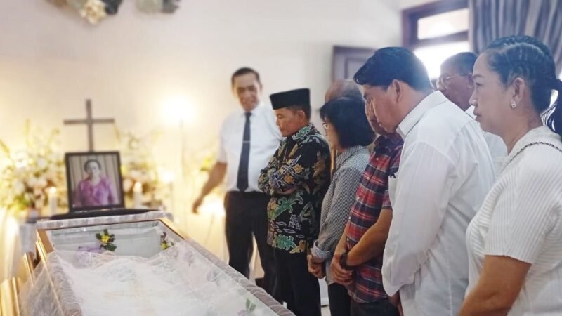 Sampaikan Ucapan Duka Mendalam, Gubernur Kalteng Melayat ke Rumah Duka Alm Tatie Kena Laba