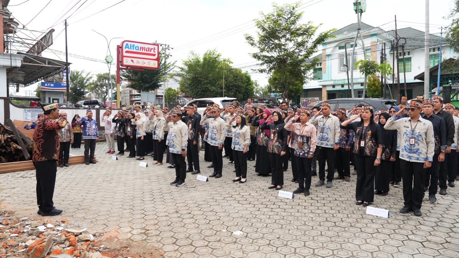 Bupati Barito Utara Tekankan Disiplin dan Cinta Terhadap Pekerjaan Kepada Pegawai Disdagrin Sebagai Kunci Keberhasilan