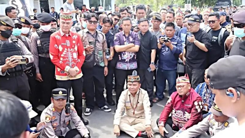 Temui Demonstran, Gubernur Kalteng Tekankan Pentingnya PLN Berikan Kepastian ke Masyarakat Terkait Pemulihan Pasokan Listrik