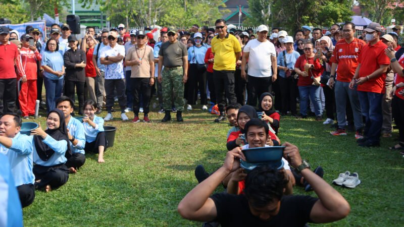 Meriahkan HUT ke-81 RI, Kapolda Kalteng Ikuti Berbagai Perlombaan di Istana Isen Mulang