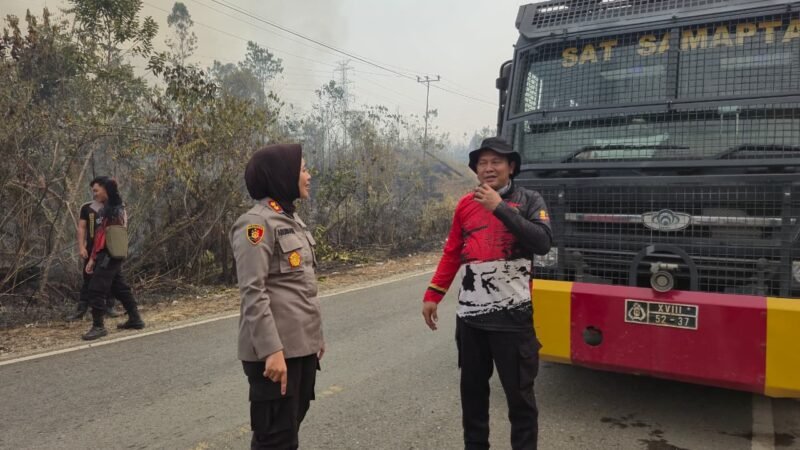 Tinjau Langsung Titik Karhutla, Kapolres Gunung Mas Ingatkan Personel Utamakan Keselamatan