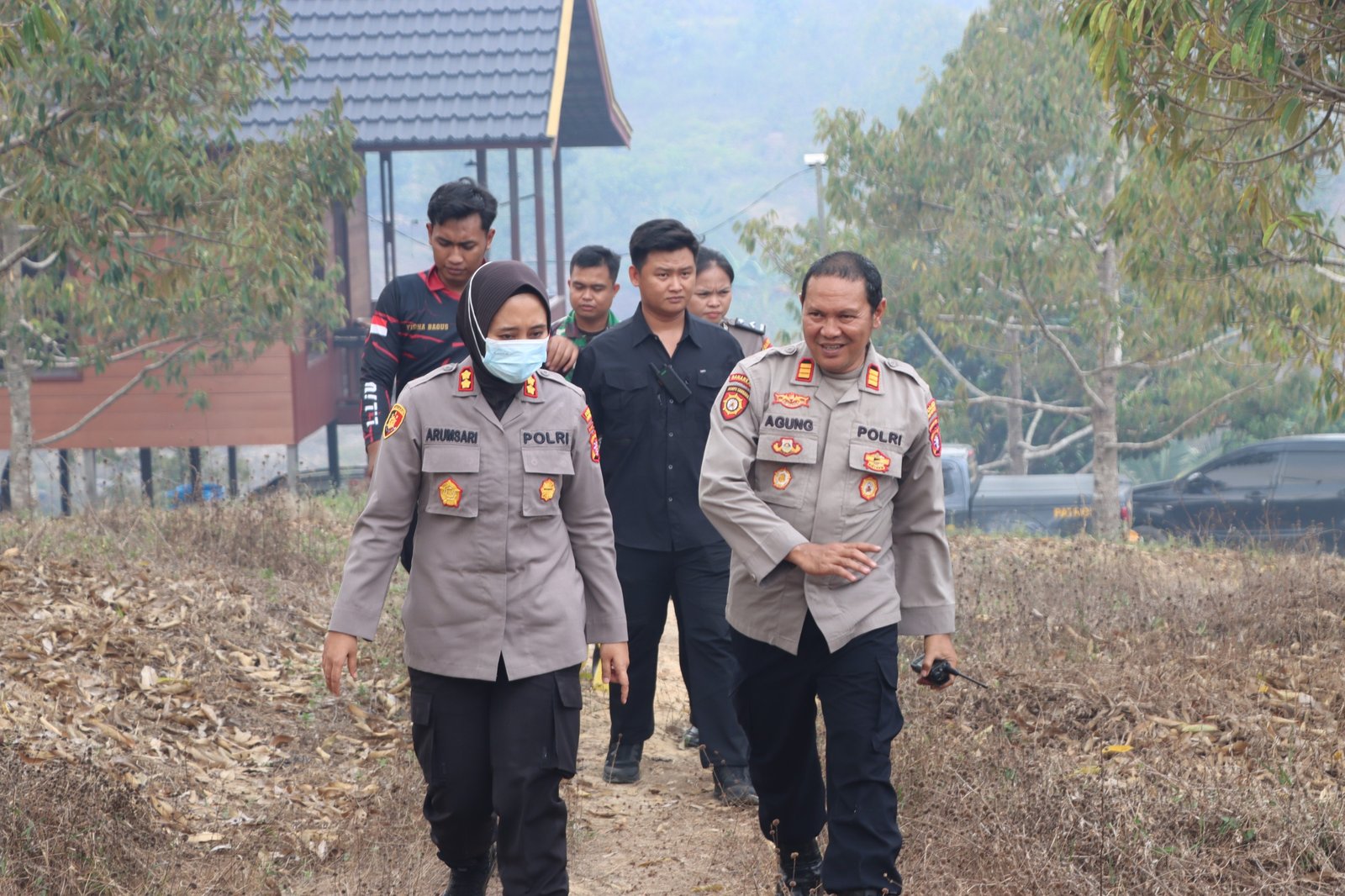 Kapolres Gunung Mas Pimpin Langsung Pemadaman Karhutla di KM 8, Api Padam dalam 2,5 Jam