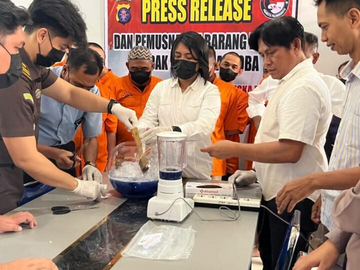 Polresta Palangka Raya Musnahkan 860 Gram Sabu dan 14 Gram Ekstasi dari 13 Tersangka