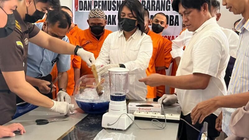 Polresta Palangka Raya Musnahkan 860 Gram Sabu dan 14 Gram Ekstasi dari 13 Tersangka