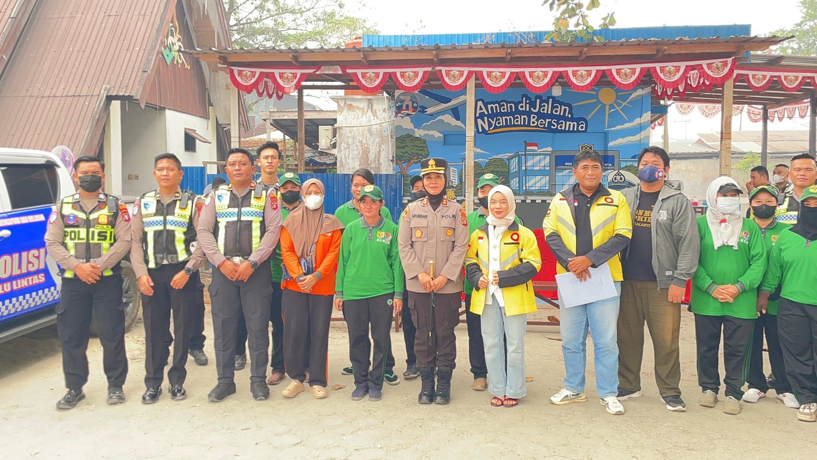 HUT Lalu Lintas Bhayangkara ke-71, Kapolres Gumas Gandeng Ojol Maxim Gelar Bakti Sosial