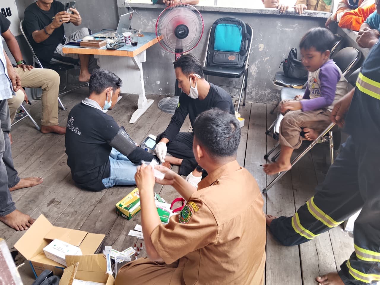 Pastikan Keselamatan Petugas Relawan MPA Karhutla, Dinkes Pulang Pisau Salurkan Suplemen dan Layanan Medis