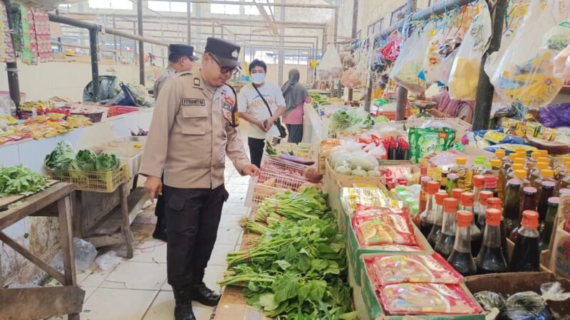Polsek Bukit Batu Polresta Palangka Raya Hadirkan Rasa Aman di Pasar Rakyat Tangkiling