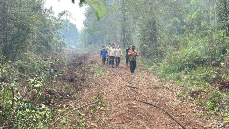 Kapolda Kalteng Turun Langsung Cek Penanganan Karhutla di Tanjung Taruna, Pastikan Berjalan Optimal