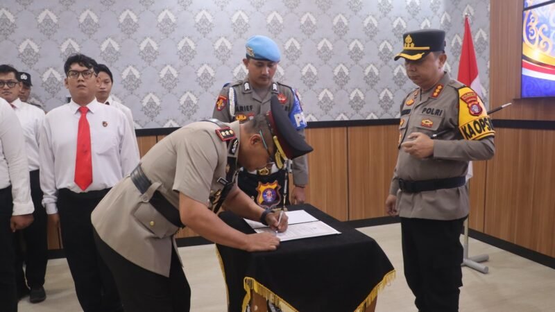 Di Rupatama Endra Dharmalaksana, Kapolresta Palangka Raya Pimpin Apel Pelepasan Jabatan Wakapolresta