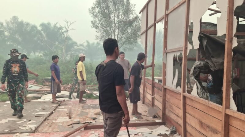 Meringankan Beban Warga, Sasaran Rumah Tidak Layak Huni Mulai Dibongkar Dalam Program TMMD