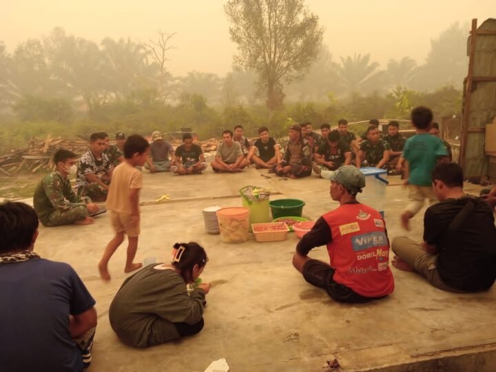 Jalin Keakraban, Anggota Satgas TMMD Kodim 1016/Plk  Laksanakan Makan Siang Bersama