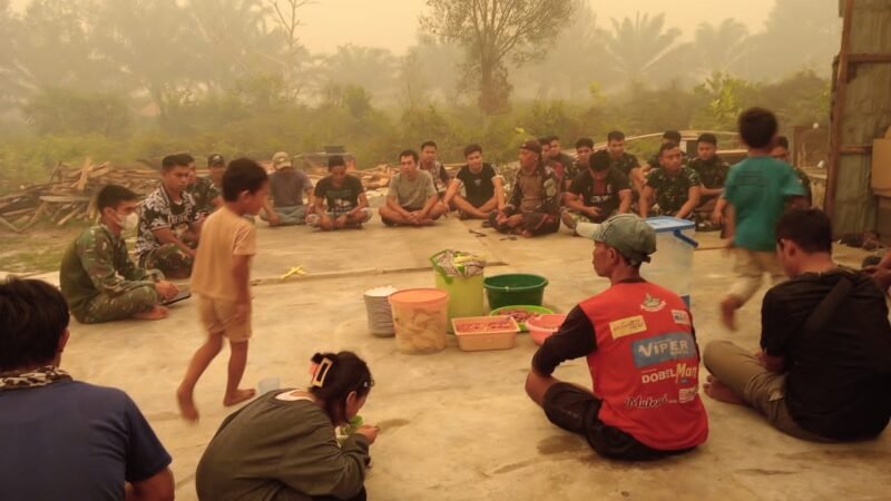 Jalin Keakraban, Anggota Satgas TMMD Kodim 1016/Plk  Laksanakan Makan Siang Bersama