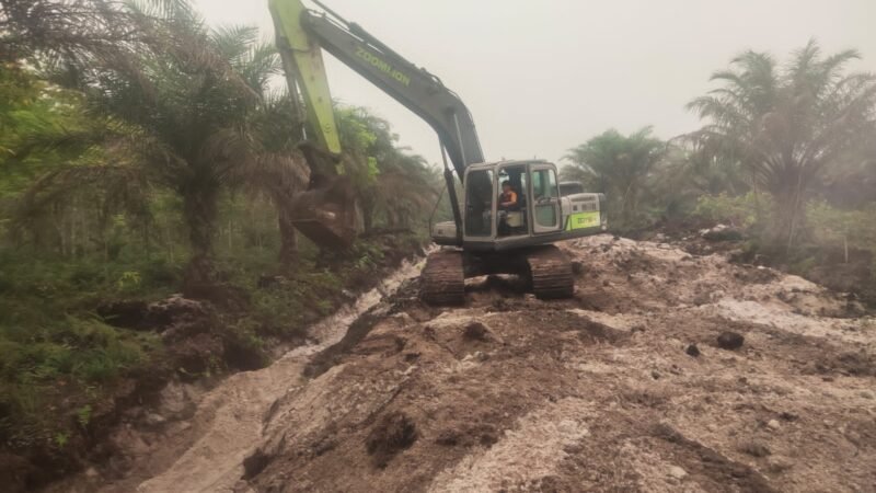 Maksimalkan Pengerjaan Drainase Sasaran TMMD, Alat Berat Dikerahkan