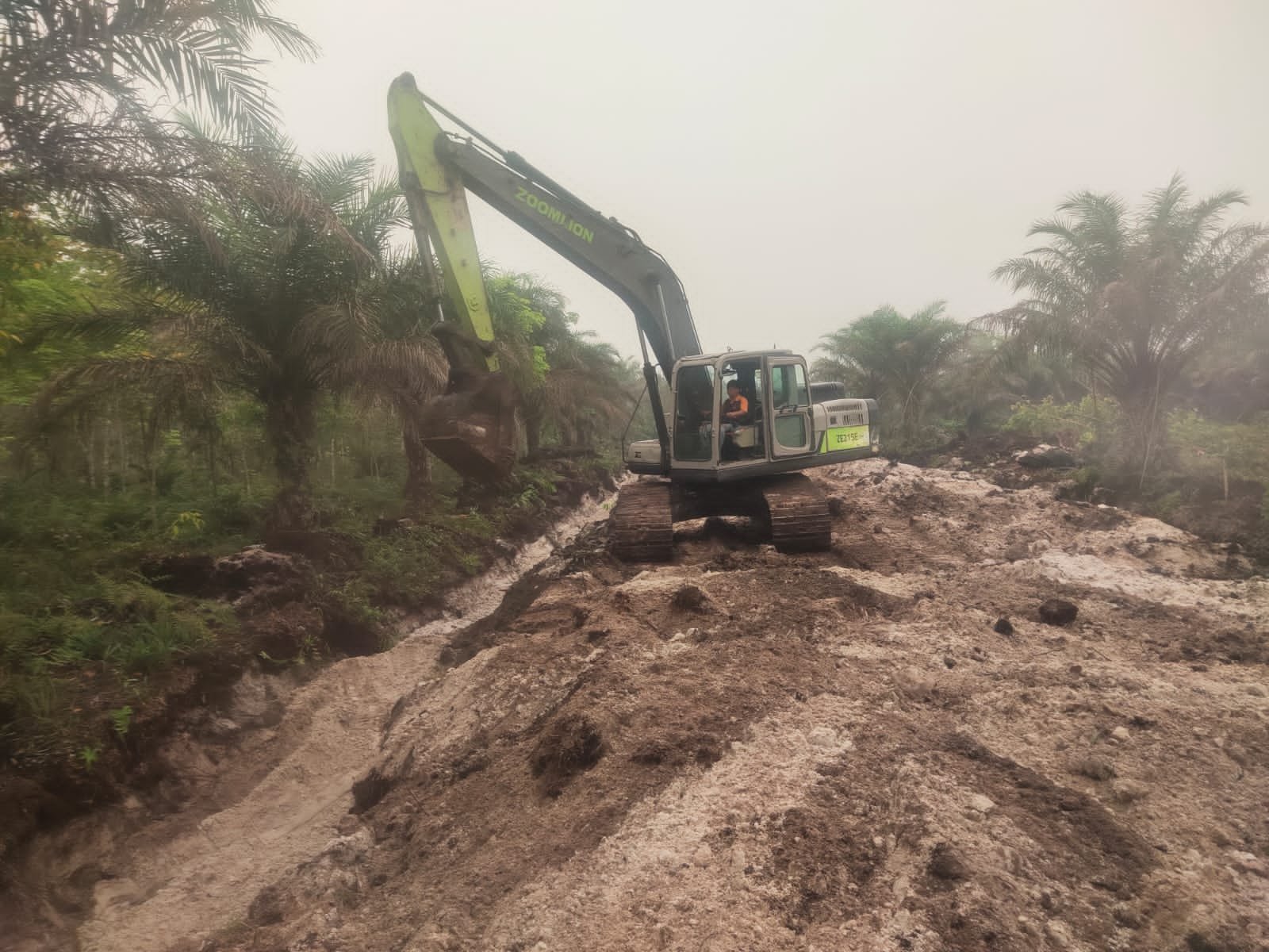 Maksimalkan Pengerjaan Drainase Sasaran TMMD, Alat Berat Dikerahkan